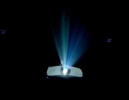 white projector — Photo Chirayu Trivedi / Unsplash