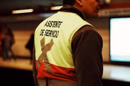 man in white and orange shirt — Photo Nathana Rebouças / Unsplash