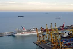 white and blue cruise ship on sea during daytime — Photo Lucas Rosin / Unsplash