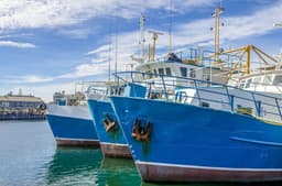 a couple of boats that are sitting in the water — Photo Eddie Blair / Unsplash