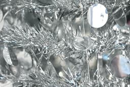 white and blue christmas baubles on green plant — Photo Lindsey Hogue / Unsplash