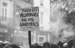Lille, March 23th, 2023. Millions of people in France protest against the controversal pension reform, that the government wants to put in place. After the government decided to invoke article 49.3 allowing to bypass the government, citizens are outraged — Photo ev / Unsplash