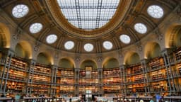 A large library filled with lots of books — Photo Tushar Mahajan / Unsplash