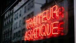 a red neon sign that reads traffeur des statione — Photo Mathias Reding / Unsplash