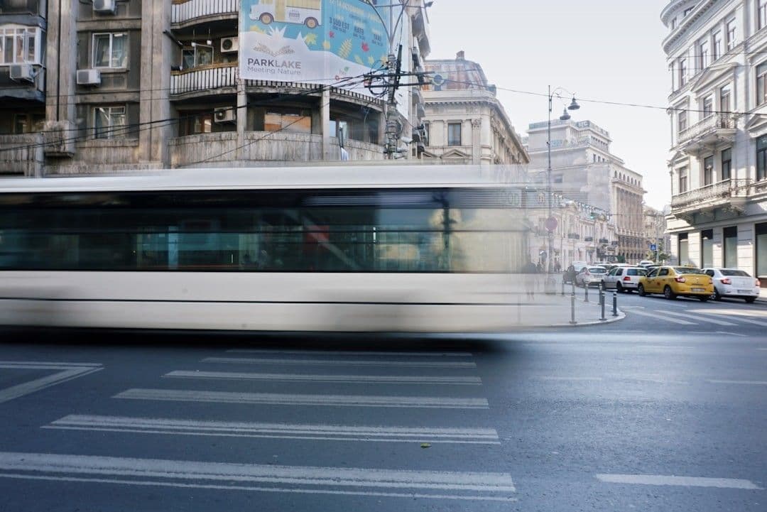 bus running on road — Photo Victoria Strukovskaya / Unsplash
