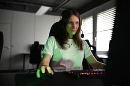Razer Gaming and 1337Camp are proud to maintain a strong partnership focused on delivering exceptional gaming gear. At 1337Camp, we prioritize quality and trust, offering our guests the exclusive opportunity to test Razer's top-tier equipment on-site. Experience gaming on a new level and see for yourself why Razer is the go-to choice for gamers worldwide. Try out the gear used by professionals and become part of our community that settles for nothing but the best. — Photo ELLA DON / Unsplash