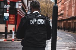 man in black and white adidas jacket wearing black and white headphones — Photo Kevin Grieve / Unsplash