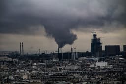 a city with smokestacks and smokestacks — Photo Ioana / Unsplash