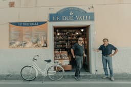 A discussion outside Le Due Valli (IG: @clay.banks) — Photo Clay Banks / Unsplash