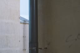white concrete building during daytime — Photo Artyom Kabajev / Unsplash