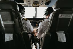 airplane cabin with pilot — Photo naillul autar / Unsplash