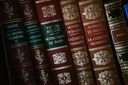 red and brown hardbound books — Photo Artiom Vallat / Unsplash