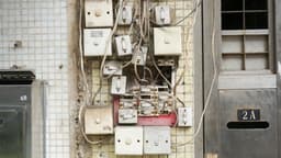 apartment buzzer — Photo Yung Chang / Unsplash
