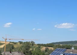 a crane is standing on top of a roof — Photo Aron Schmitz / Unsplash