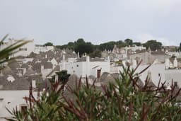 A view of a city from a distance — Photo Amandine VEYRON / Unsplash