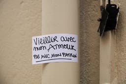 a sticker on the side of a door — Photo Jordan Bracco / Unsplash