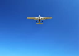 white monoplane on flight — Photo Greg Rosenke / Unsplash