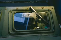 a close up of a window on a vehicle — Photo Red Shuheart / Unsplash