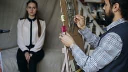 Sculptor creating sculpture of human's face on canvas while young woman posing him in art studio indoors — Photo Vitaly Gariev / Unsplash