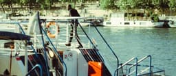a person standing on a boat — Photo Mathias Reding / Unsplash
