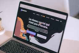 a laptop computer sitting on top of a table — Photo Swello / Unsplash