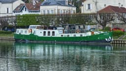 Péniche sur la Marne, le tourisme fluvial est de retour. — Photo Pascal Bernardon / Unsplash