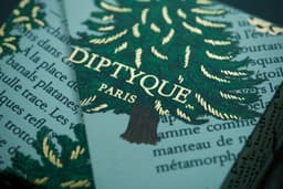 Diptyque paris logo with green tree design — Photo Muscat / Unsplash