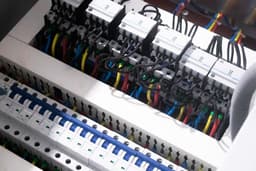 FuseBox wired — Photo mostafa mahmoudi / Unsplash