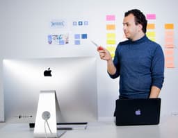 Brainstorming — Photo Mohamed Boumaiza / Unsplash