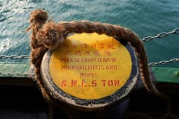 brown jute rope over a round yellow metal signage — Photo Chengting Xie / Unsplash