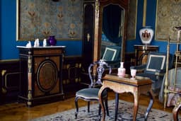 Ornate antique room with blue walls and furniture. — Photo Alan David Figueroa / Unsplash