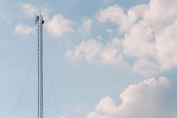 Always connected — Photo Nima Motaghian Nejad / Unsplash