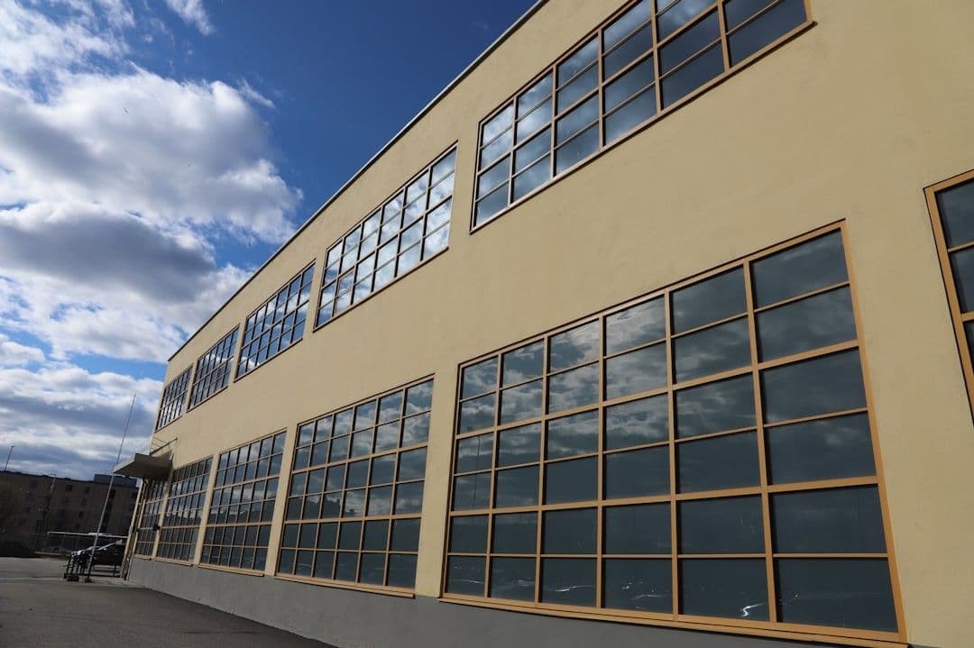 a building with many windows and a sky background — Photo Christer Lässman / Unsplash
