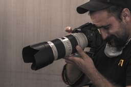 a man taking a picture with a camera — Photo Javad Esmaeili / Unsplash