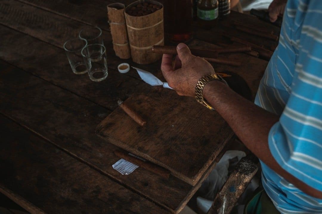 person wearing silver link bracelet watch — Photo Alex Plesovskich / Unsplash