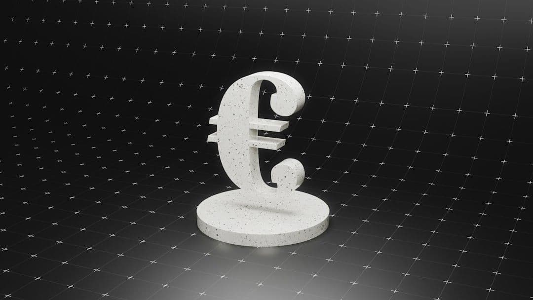 Euro sign on podium. — Photo Paris Bilal / Unsplash