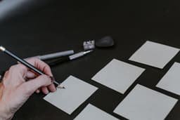 A person is drawing squares on a table — Photo Kelly Sikkema / Unsplash