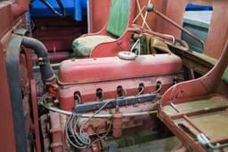 Old engine in "Conservatoire des Transports" — Photo Georg Eiermann / Unsplash