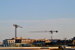 The city is developing. Warsaw, 2022 — Photo Yuliia Harashchenko / Unsplash