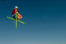 A skier in the air, somewhere in the Austrian Alps. — Photo Christian Lendl / Unsplash