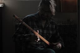 An Iranian setar player is playing - Ehsan Naseri - Photographer: Mostafa Meraji — Photo mostafa meraji / Unsplash