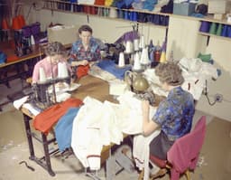Coverdale Knitting Mill garment factory Calgary, Alberta. Provincial Archives of Alberta, PA3327.2. Taken sometime in 1963 — Photo Provincial Archives of Alberta / Unsplash
