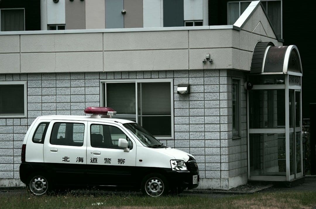 white and black volkswagen t-2 parked beside white concrete building during daytime — Photo taichi nakamura / Unsplash