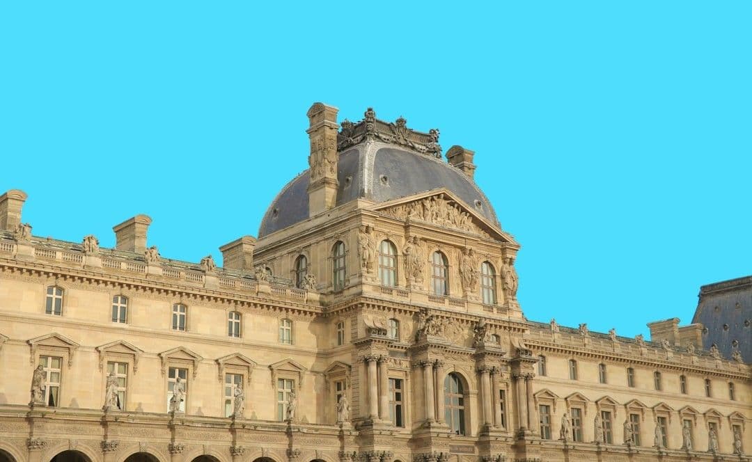 Louvre Museum Paris, France — Photo Sergi Design / Unsplash