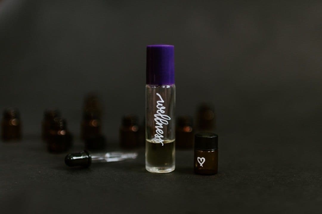 clear glass bottle — Photo Kelly Sikkema / Unsplash