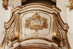 a close up of a clock on a building — Photo Jonathan Borba / Unsplash